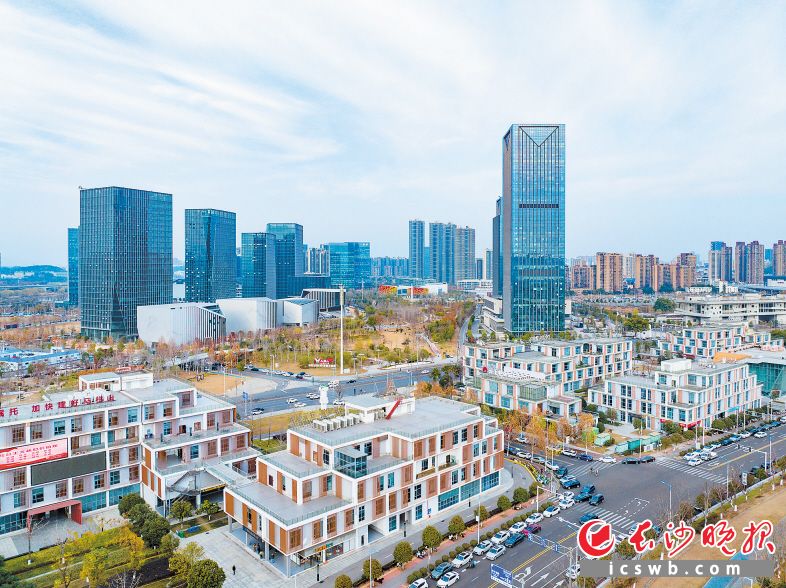 马栏山视频文创产业园坚定走好文化和科技融合发展道路,新产业、新业态、新技术层出不穷,持续释放文化和科技融合的澎湃动能。长沙晚报全媒体记者 邹麟 摄